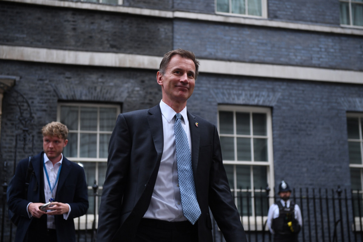 جيريمي هانت وزير الخزانة البريطاني وهو يغادر "10 داونينغ ستريت" بعد حضور اجتماع لمجلس الوزراء في لندن المملكة المتحدة